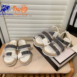 Sandales plates à double bride et bout ouvert pour femmes, chaussures décontractées d'été pour la plage et les activités de plein air - Product Image 4