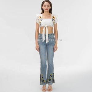 Pantalones Vaqueros de Mezclilla Elásticos para Mujer, Diseño Tradicional de Alta Moda, Color Azul Claro, con Abertura en el Bajo, Bordado Floral, Estilo OEM - Product Image 5