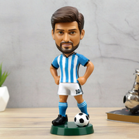 Statue d'étoile de football créative Figurines d'athlètes en résine artisanale Décoration de bureau à domicile Cadeaux souvenirs Vente en gros personnalisée