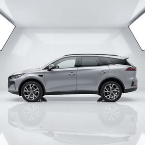 BYD Tang DM-i SUV plateado, híbrido enchufable de 5 plazas con llantas de aleación R19 y luces LED - Product Image 1