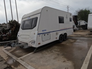 Caravane <span class=keywords><strong>de</strong></span> camping confortable à double essieu en aluminium pour voyages en famille, camping-car <span class=keywords><strong>de</strong></span> luxe avec cuisine et salle <span class=keywords><strong>de</strong></span> bain - Product Image 2