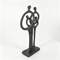 Sculpture de bureau moderne en fonte, faite à la main, abstraite, ajourée, enroulée, représentant un portrait de famille de quatre membres en position d'étreinte, pour décoration.