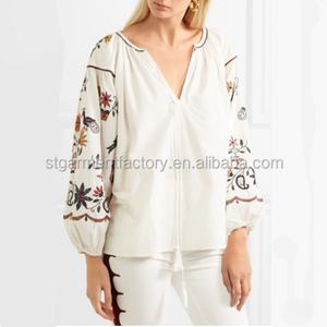 Blusa de Verano para Mujer, Estilo Moderno, Nueva, de Alta Calidad, Cuello en V, Manga Larga, Bordado Floral, Adorno de Borlas en la Parte Delantera - Product Image 1