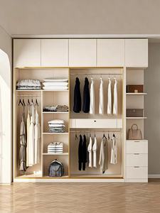 Dressing de luxe avec portes vitrées, système de rangement moderne en bois foncé avec éclairage LED intégré, armoire modulaire - Product Image 2