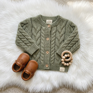 Cardigan in <span class=keywords><strong>Maglia</strong></span> a Trecce per Neonati con Bottoni in Legno, Morbido <span class=keywords><strong>Cotone</strong></span> <span class=keywords><strong>Organico</strong></span>, Abbigliamento Autunno/Inverno per Bambini e Neonati - Product Image 1