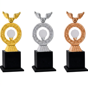 Trophée métallique modèle 776 Aigle, boule de cristal plaquée or, argent, bronze, récompense pour événements sportifs ou autres événements, avec base en bois noir - Product Image 1