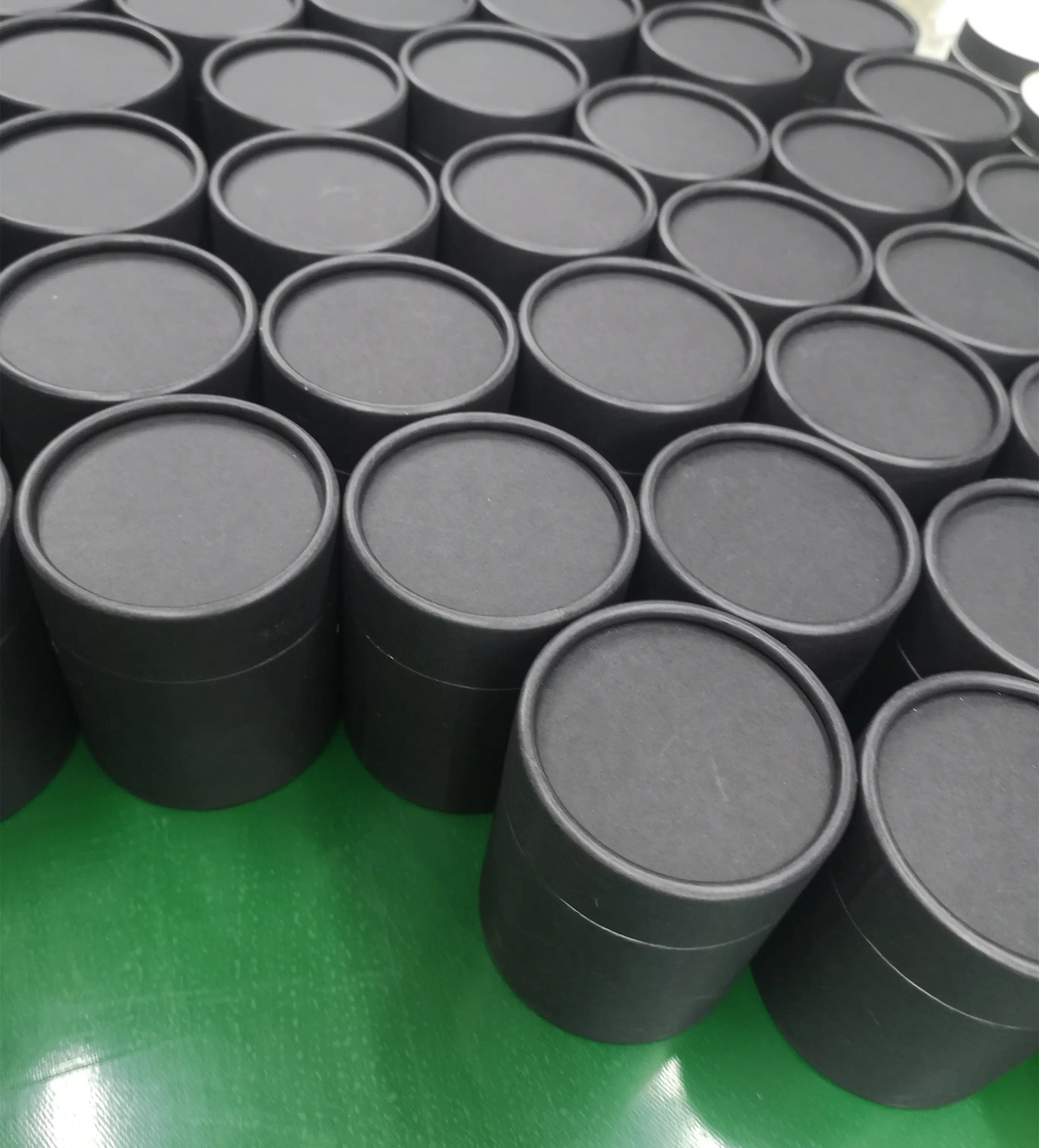 Impressão personalizada private label kraft papel cilindro embalagem caixa para vela meias t shirt óleo garrafa recipiente