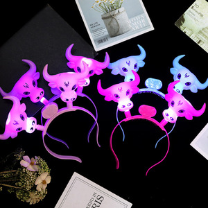 Serre-tête lumineux en forme de vache, accessoire de cheveux en plastique LED lumineux pour fête de Noël, accessoires festifs - Product Image 4