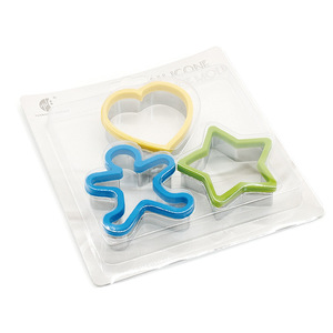 Tagliabiscotti a forma di cuore, stelle e omino di pan di zenzero dorati con bordo in silicone - Product Image 6