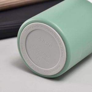 Ensemble cadeau de tasse thermique à double paroi de 500 ml, tasse à thé en acier inoxydable 304, bouteille d'eau de 16,9 oz, gourde isotherme portable avec 2 tasses supplémentaires - Product Image 5
