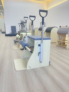 Gimnasio Equipo de fitness <span class=keywords><strong>Precio</strong></span> al por mayor <span class=keywords><strong>Pilates</strong></span> Reformer Machine <span class=keywords><strong>Pilates</strong></span> <span class=keywords><strong>Wunda</strong></span> <span class=keywords><strong>Silla</strong></span> para estudio de yoga - Product Image 2