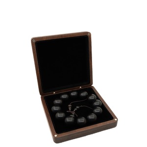 Caja de joyería de madera maciza para almacenamiento de pulseras, hecha a mano con forro de terciopelo, diseño compacto para organizadores de joyas - Product Image 4
