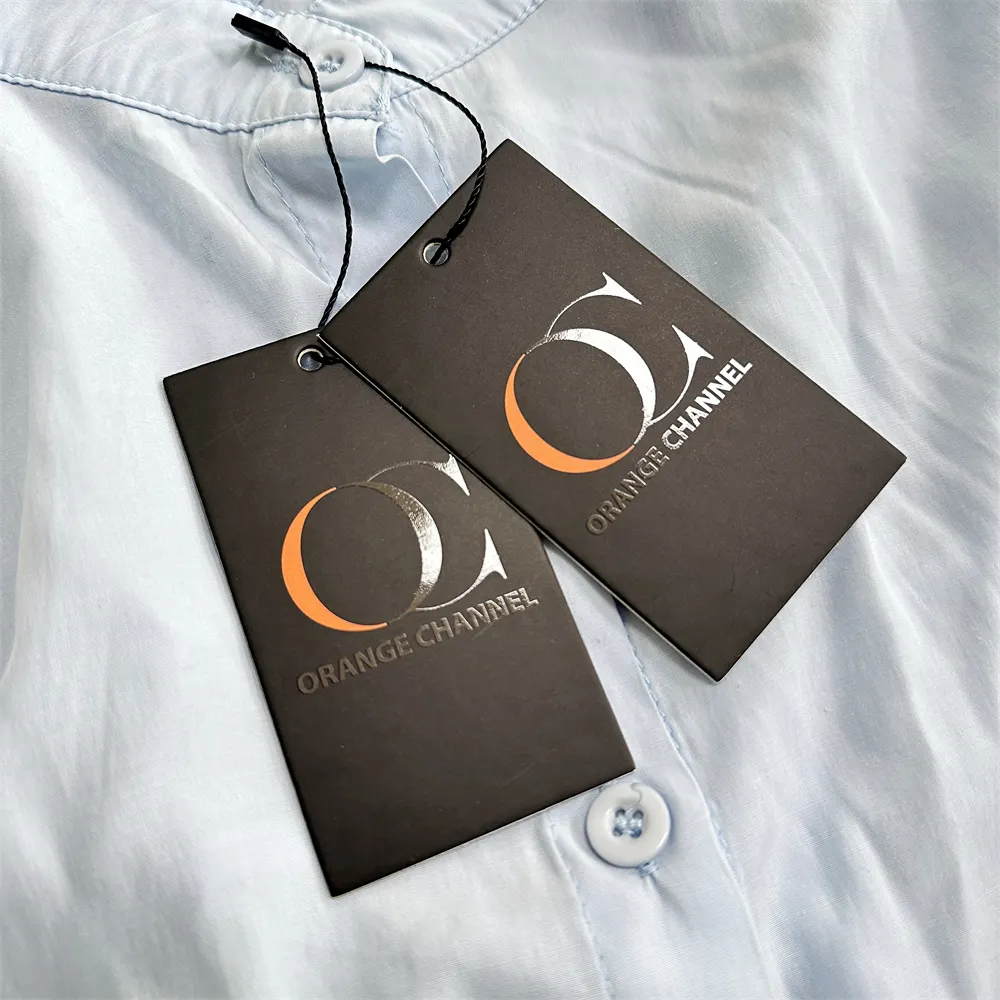 Individuelle schwarze UV-Papier-Bekleidungs-Hangtag-Etiketten Kleidung-Hangtags mit String, Hängetiketten für Kleidung eigenes Logo