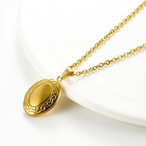 Colgante de medallón con marco de fotos ovalado grabado, collar para hombres y mujeres, de acero inoxidable, abrible, con cadena conmemorativa, regalo de joyería, 1 unidad - Product Image 3