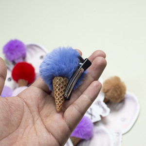 Pince à cheveux alligator personnalisée en fausse fourrure pompon style crème glacée, boule de fourrure moelleuse, accessoire pour cheveux d'enfants, emballage cadeau pour vêtements - Product Image 2