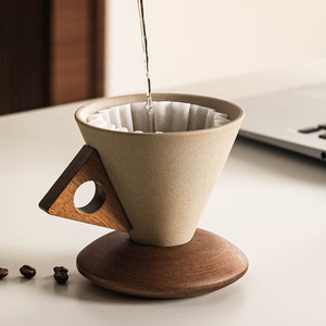 Nouvelle arrivée : Tasse à café en forme d'entonnoir avec base en bois, ensemble tasse à thé et soucoupe en céramique - Product Image 4