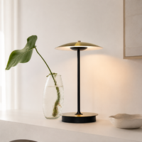 Lampe de table LED sans fil haut de gamme avec abat-jour en forme de disque doré pour hôtel, restaurant, bar, café, mariage