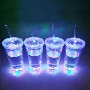 Tazza per bevande da viaggio isolata lampeggiante a LED da 16 once, bicchiere con cannuccia e coperchio a vite-trasparente con luci Milti-Color