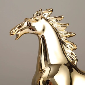 Estatua de <span class=keywords><strong>caballo</strong></span> de oro árabe personalizada al por mayor, escultura de resina 3D para decoración del hogar, adorno animal elegante para - Product Image 5