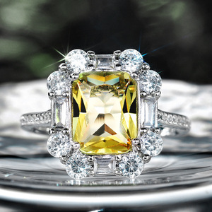 Elegante anello con pietra gialla per donna, design scintillante intarsiato, gioielli alla moda per feste - Product Image 3