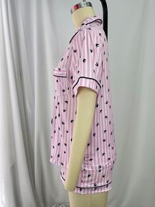 Set Pigiama Estivo da Donna Rosa Traspirante con Scollo a V, Pantaloncini in Poliestere a Vita Elastica, Due Pezzi per la <span class=keywords><strong>Notte</strong></span> - Product Image 3