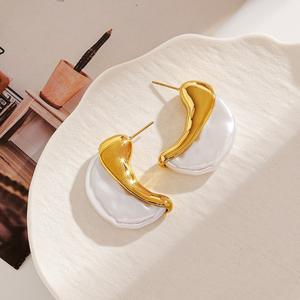 Pendientes de luna creciente de acero inoxidable con baño de oro de 18k, diseño geométrico para joyería de moda. - Product Image 1