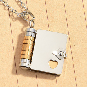 Collana con Ciondolo Personalizzabile in Acciaio Inossidabile Placcato Oro 18K, Apribile, Stile Trendy, Girocollo per Coppia, Idea Regalo - Product Image 2