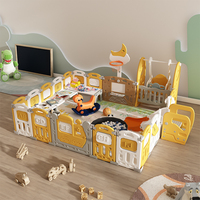 Parc d'activités éducatif pour bébés et tout-petits avec tableau d'activités et panneau de jeu, barrière de sécurité et clôture de jeu