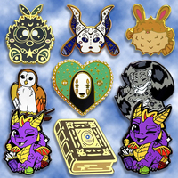 Fournisseur de pins métalliques sur mesure sans minimum de commande, broches à paillettes, pins en émail dur anime, badges de revers souples, pins en émail personnalisés