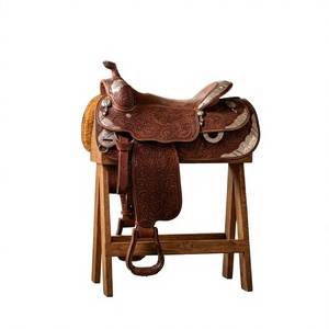 Sillín de equitación inglés BS International NA84 de cuero grabado con diseño de árbol y caballo, sostenible, con herrajes de acero SUS304 - Product Image 1