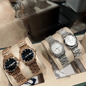 Montre de luxe haut de gamme avec mouvement à quartz précis, index des heures en diamant, cadran en nacre, lunette sertie de diamants, Longines. - Product Image 6