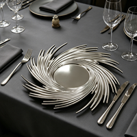 Assiettes de présentation dorées en PP durables de 13 pouces, style américain, motif tourbillon, couleur personnalisée, vente en gros directe usine pour fêtes et mariages