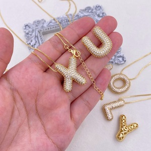 Popular moda Simple pequeño cristal <span class=keywords><strong>de</strong></span> hielo fresco letra inglesa encanto colgante "A Z a" joyería Hiphop colgante helado - Product Image 5