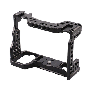 Jaula de Cámara Resistente para <span class=keywords><strong>Sony</strong></span> <span class=keywords><strong>A7III</strong></span> A7RIII A9, Estructura Metálica con Soporte para Zapata Fría, Diseño con Acceso a la Batería, Agarre Ergonómico - Product Image 1