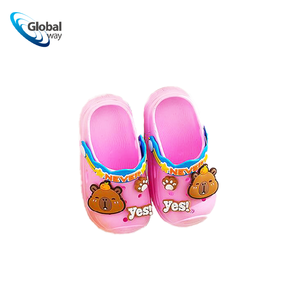 Cute Capybara Kids <span class=keywords><strong>Crocs</strong></span>: Sandales de jardin respirantes et légères avec motif animal de dessin animé-Pantoufles d'été confortables à enfiler - Product Image 4