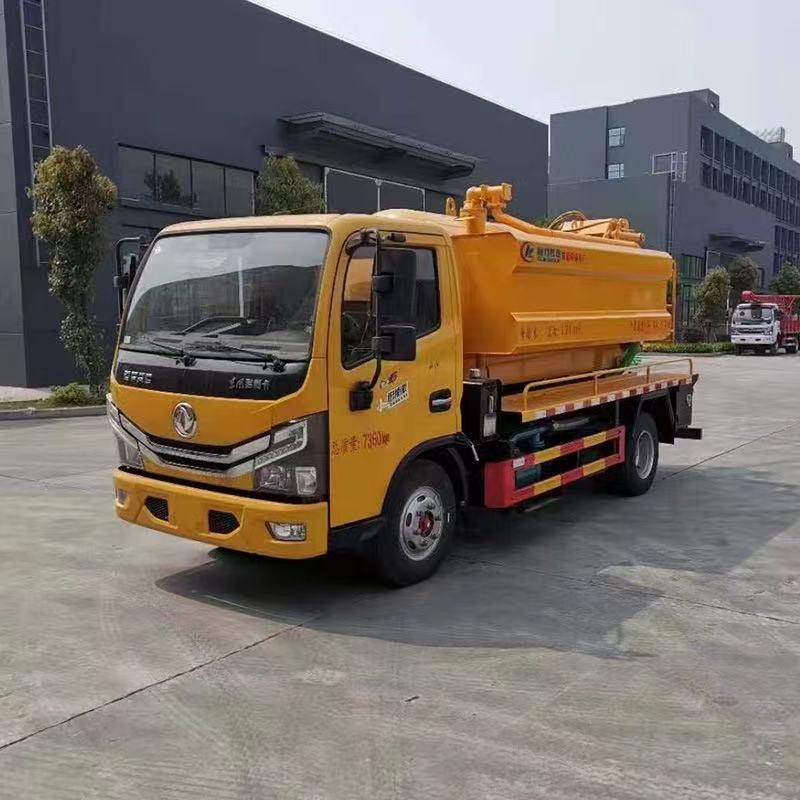Diesel High-pressure Sewage Suction Truck, Multifunctional Suction Truck for Cleaning and Dredging Pipes.
