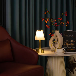 Lampada <span class=keywords><strong>da</strong></span> Tavolo Ricaricabile Senza Fili in Alluminio, Grado di Protezione IP54, con Telecomando, Pezzo Decorativo Elegante per Camera <span class=keywords><strong>da</strong></span> Letto - Product Image 4