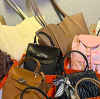 Sacs à main pour femmes en gros, sacs à main de marque pour dames, sacs fourre-tout décontractés en similicuir, sacs à bandoulière de luxe légers, articles mixtes d'occasion à prix bas