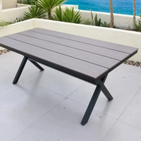 Table de salle à manger extérieure moderne et durable en WPC pour parc, hôtel, balcon et jardin - Mobilier d'extérieur
