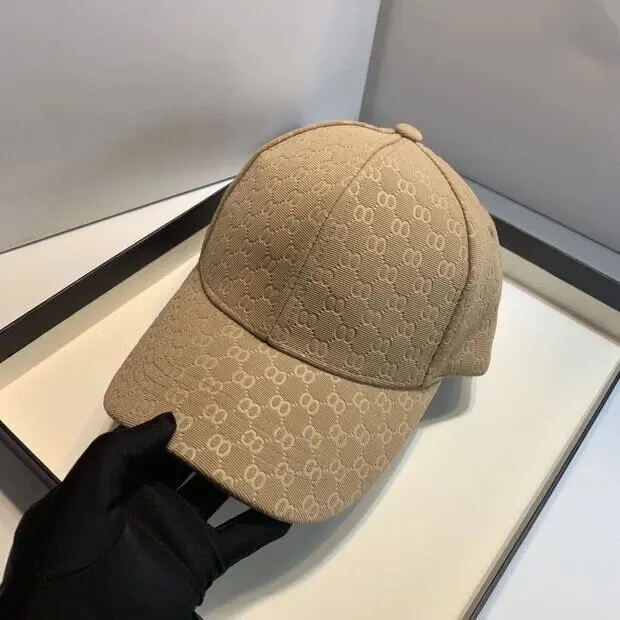 Yeni moda beyzbol şapkası erkekler ve kadınlar için harfler ile lüks güneş şapkası tasarımcı şapka