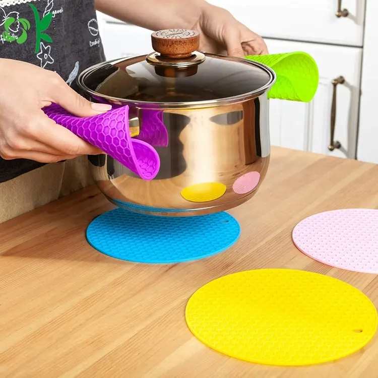 OKSILICONE Hot Selling Heat Resistant Silicone Mats Pot Holders Non Slip Kitchen Oven Mitts Table Placemats