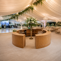 Comptoir de bar rond en bois de chêne durable pour réception de mariage ou événementiel