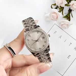 Montre élégante pour femmes en argent avec quartz, lunette incrustée de strass, index des heures en diamant, bracelet en acier inoxydable, montre tendance - Product Image 3