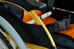 เก้าอี้รถเข็นอลูมิเนียมแบบแมนนวลพับได้น้ำหนักเบานั่งสบาย - Product Image 2