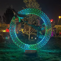 Sculpture extérieure abstraite moderne en acier inoxydable de grande taille avec éclairage pour hôtel, villa, parc BLVE