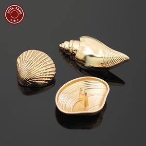 Botones Metálicos de Lujo con Forma Irregular, Botones de Concha con Logotipo Grabado Personalizado para Accesorios de Ropa - Product Image 6