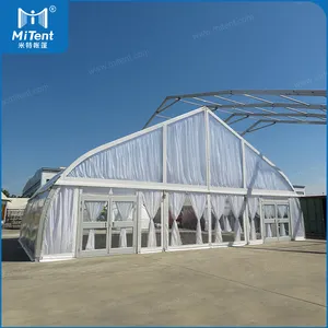 Uganda 15 x 40 m Vordach gebogenes Festzelt Veranstaltungszelt mit klarem Dach für Catering-Dienstleistungen Festzelt im Freien
