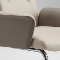 Ensemble de chaises de bureau exécutives modernes en cuir à dossier haut avec chaises visiteurs pivotantes à base en acier pour usage scolaire et commercial