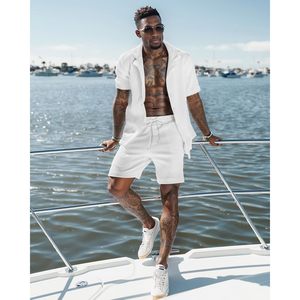 Ensemble de plage d'été pour homme personnalisé en 2 pièces, chemise boutonnée à rayures blanches texturées et short, tenue décontractée pour les vacances, coton respirant - Product Image 1