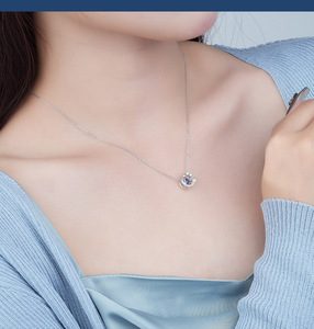 Collier pendentif lune avec strass en cristal bleu, chaîne en argent 925 plaqué rhodium, bijoux romantiques pour femmes à porter au quotidien - Product Image 3
